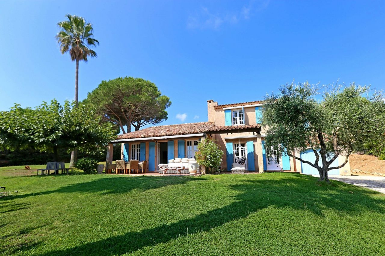 Villa in Saint-Tropez, France, 200 sq.m - picture 1