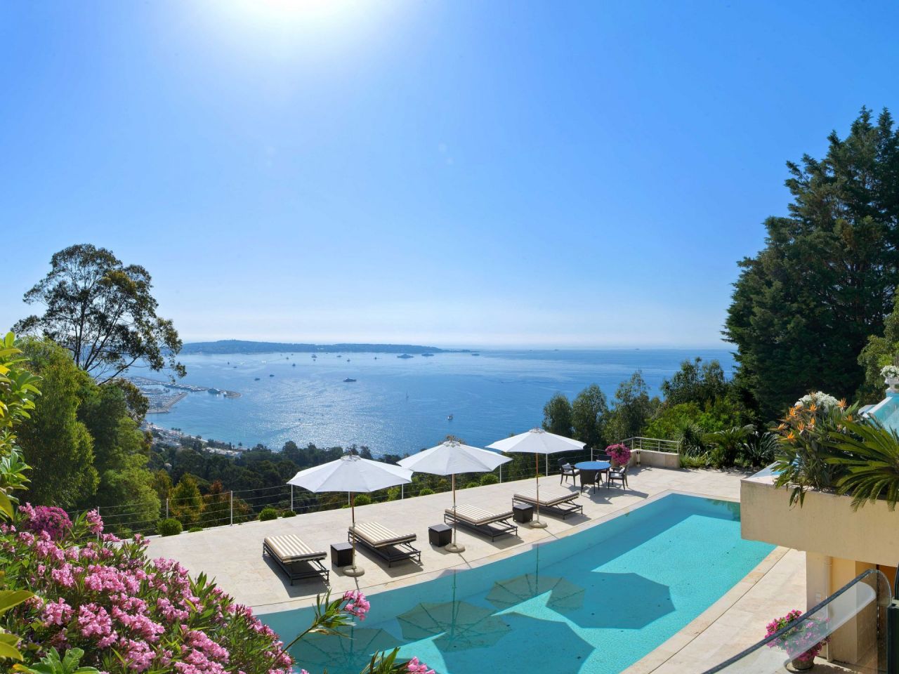 Villa in Cannes, France, 385 sq.m - picture 1