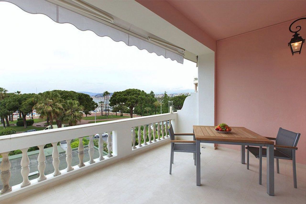 Apartment in Cannes, France, 110 sq.m - picture 1