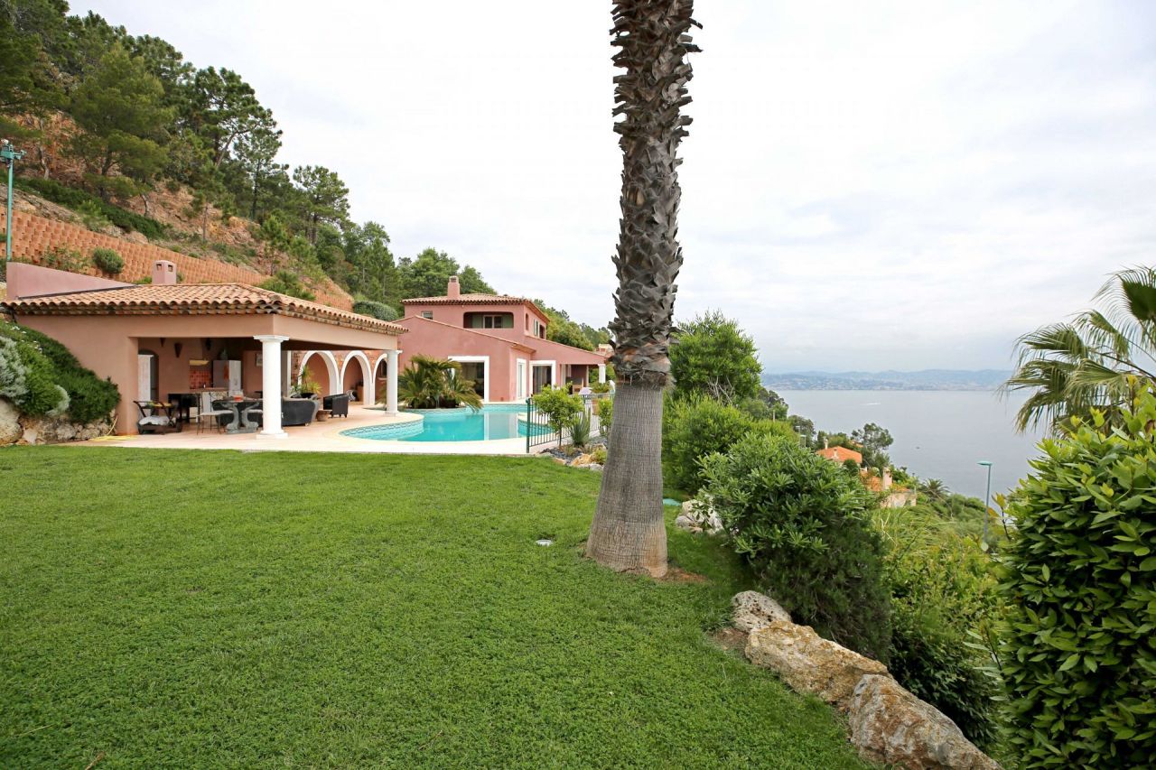 Villa en Theoule-sur-Mer, Francia, 500 m2 - imagen 1