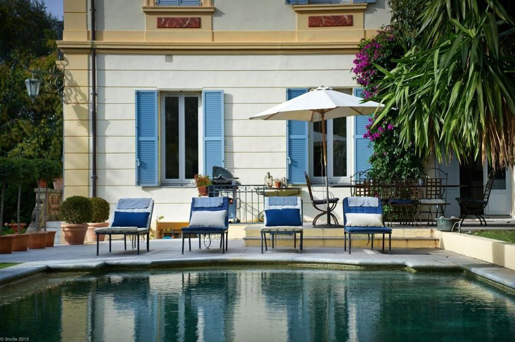Villa in Cannes, France, 400 sq.m - picture 1
