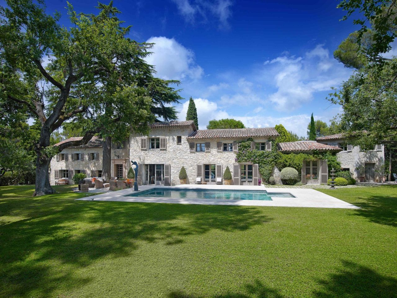 Villa à Mougins, France, 600 m2 - image 1