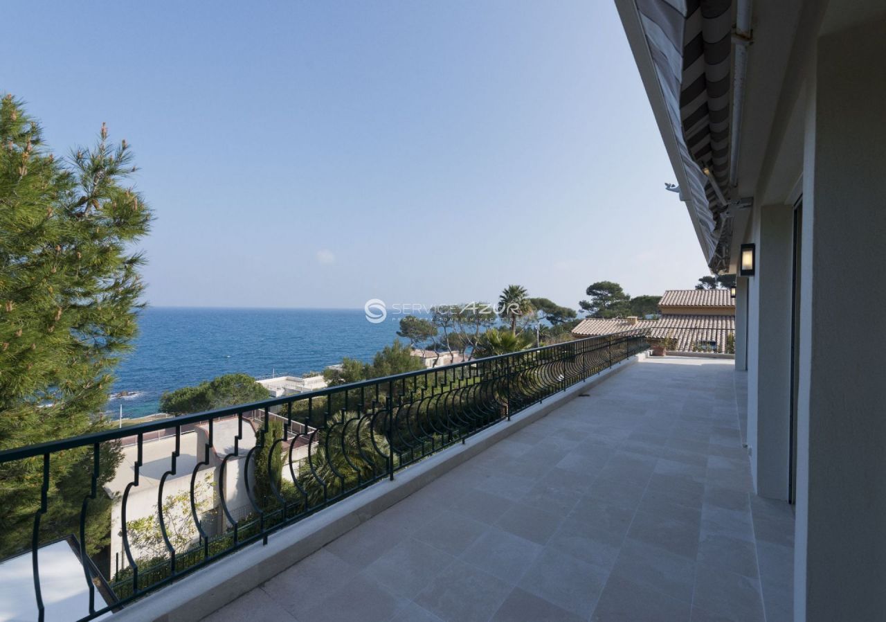 Villa in Antibes, France, 420 sq.m - picture 1