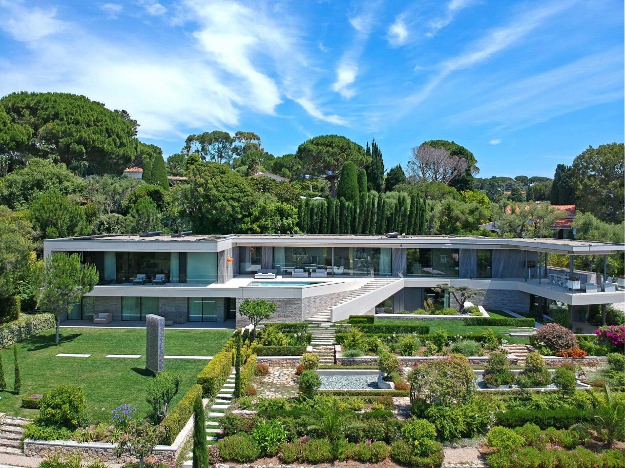 Villa in Antibes, France, 720 sq.m - picture 1