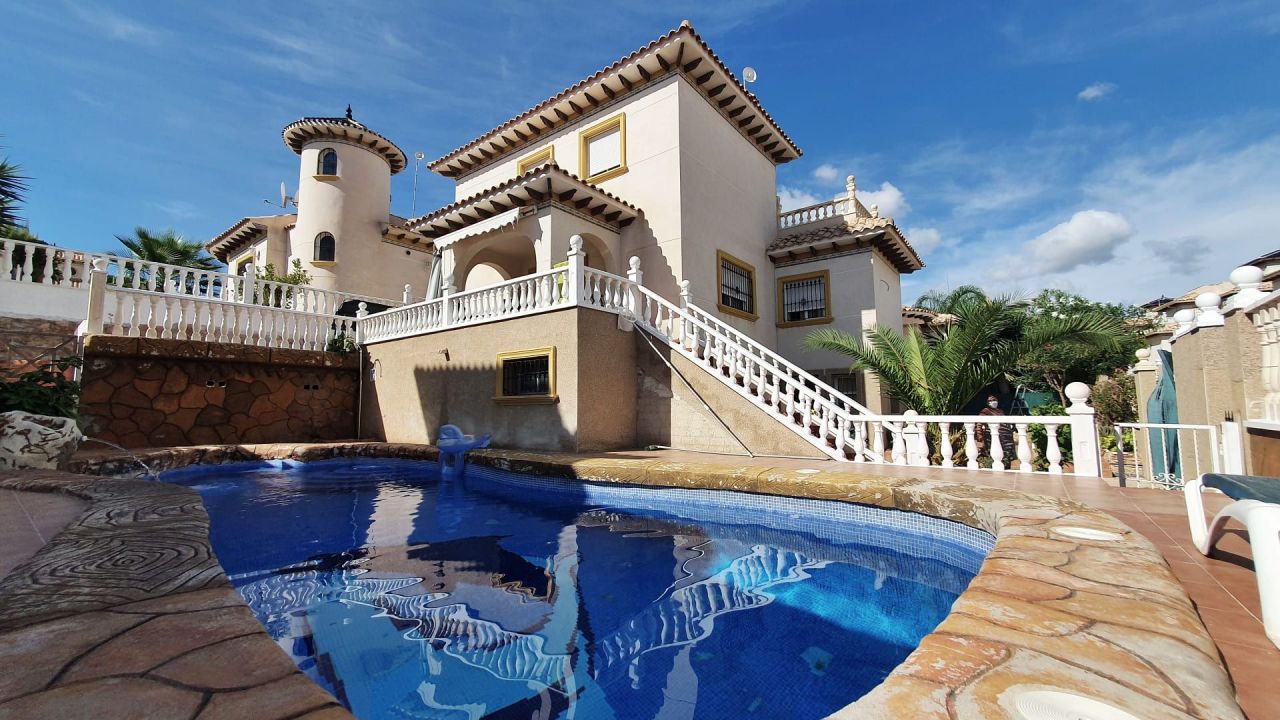 Villa in Orihuela Costa, Spanien, 240 m2 - Foto 1
