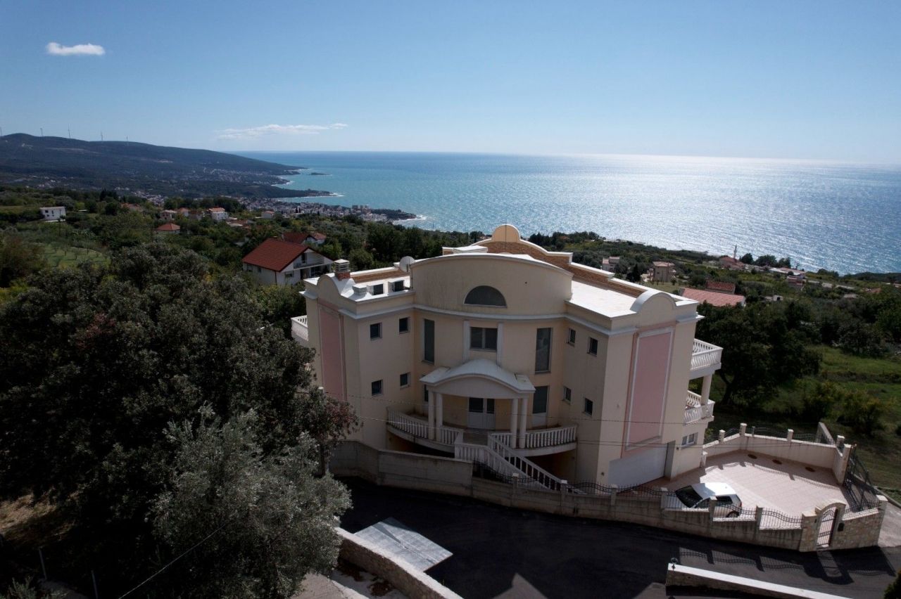 Casa en Dobra Voda, Montenegro, 858 m2 - imagen 1