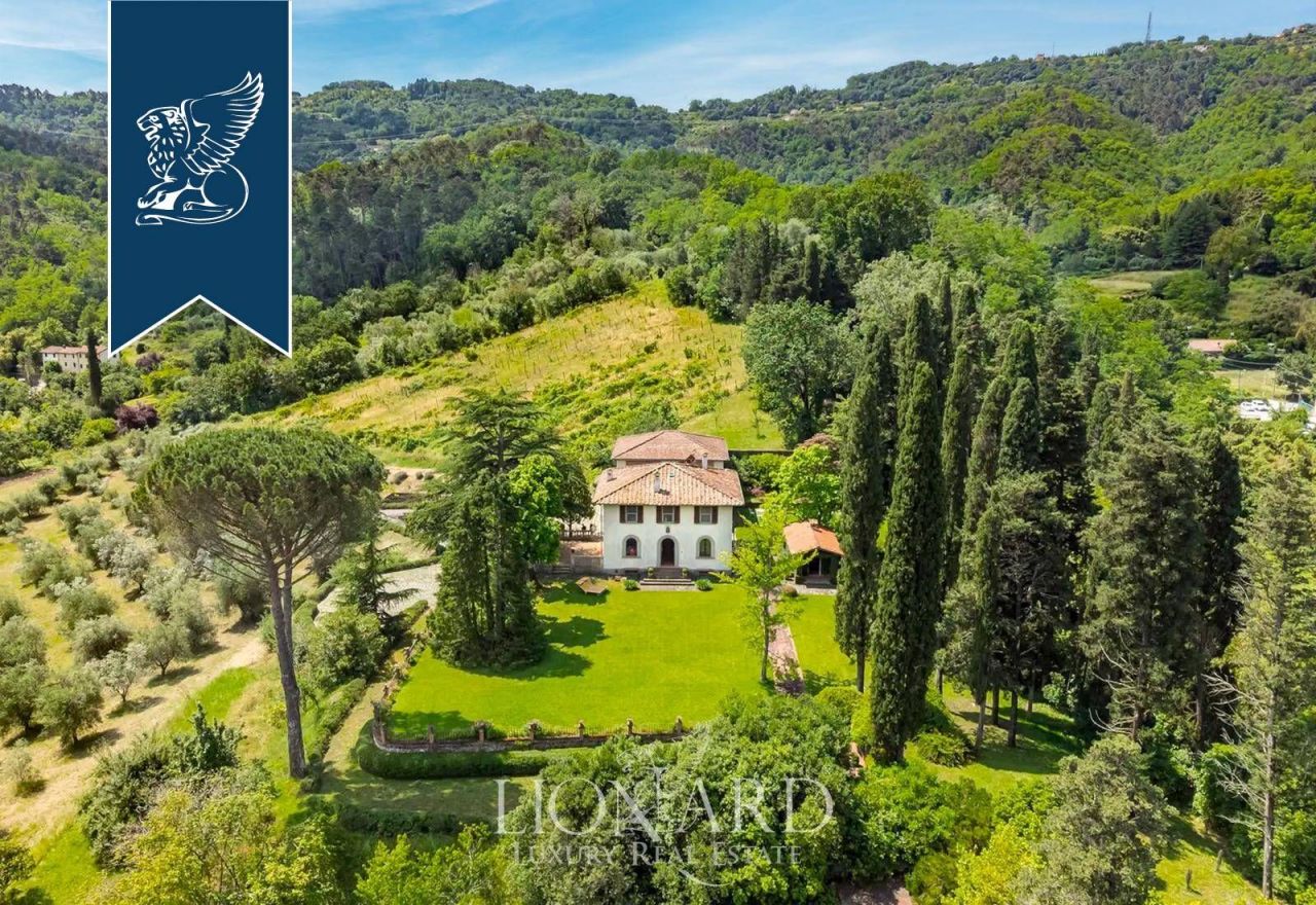 Villa en Camaiore, Italia, 700 m2 - imagen 1
