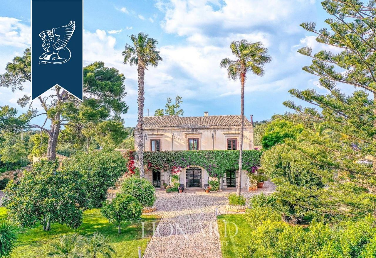 Villa en Ragusa, Italia, 1 050 m2 - imagen 1