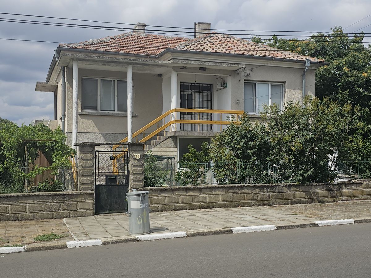 House in Burgas, Bulgaria, 190 sq.m - picture 1