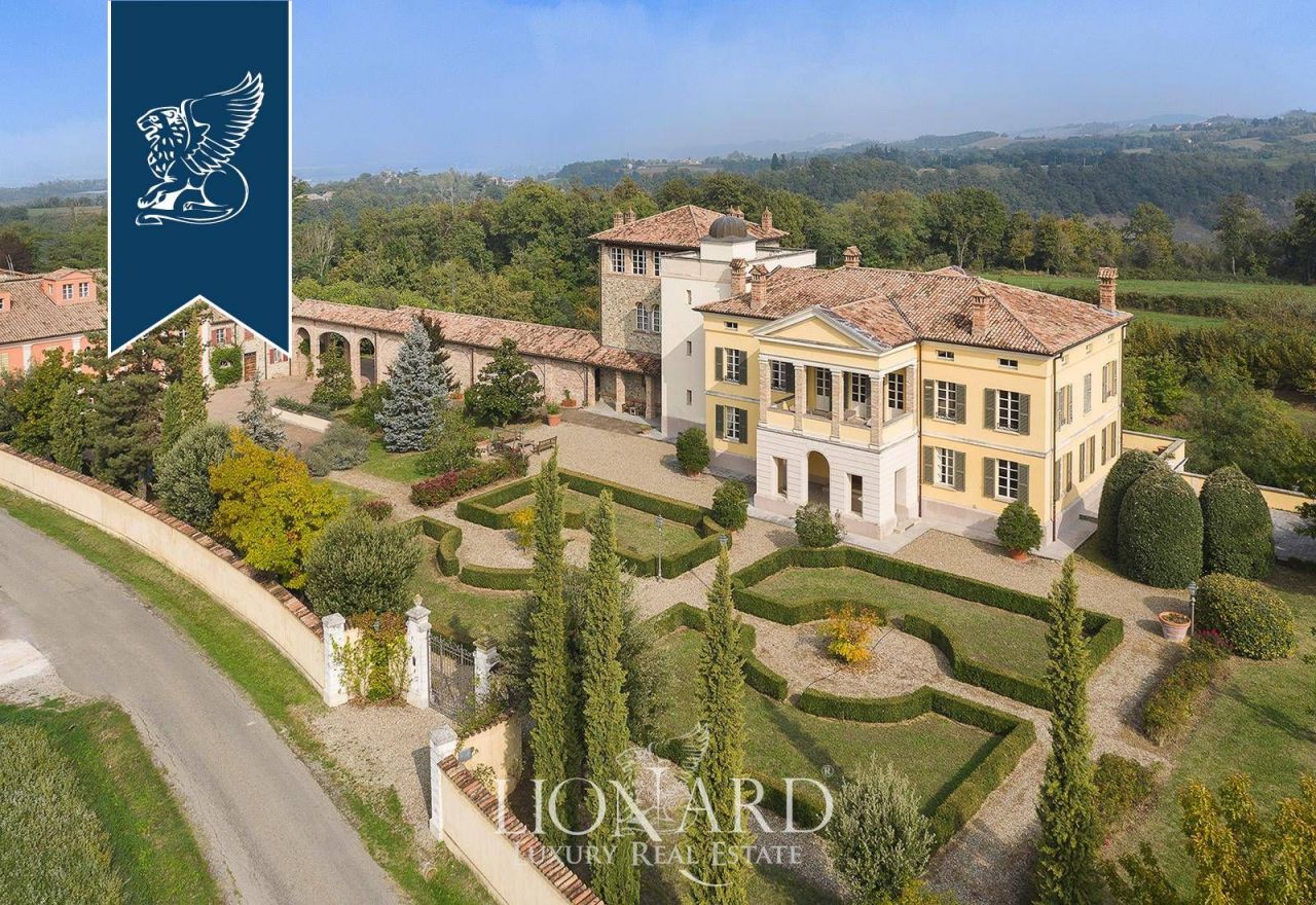 Villa en Parma, Italia, 2 500 m2 - imagen 1