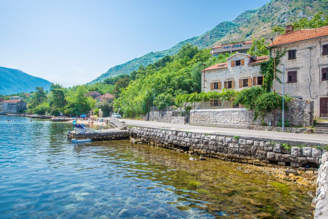 Villa in Kotor, Montenegro, 168 sq.m - picture 1