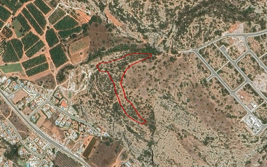 Land in Paphos, Cyprus, 17 392 sq.m - picture 1