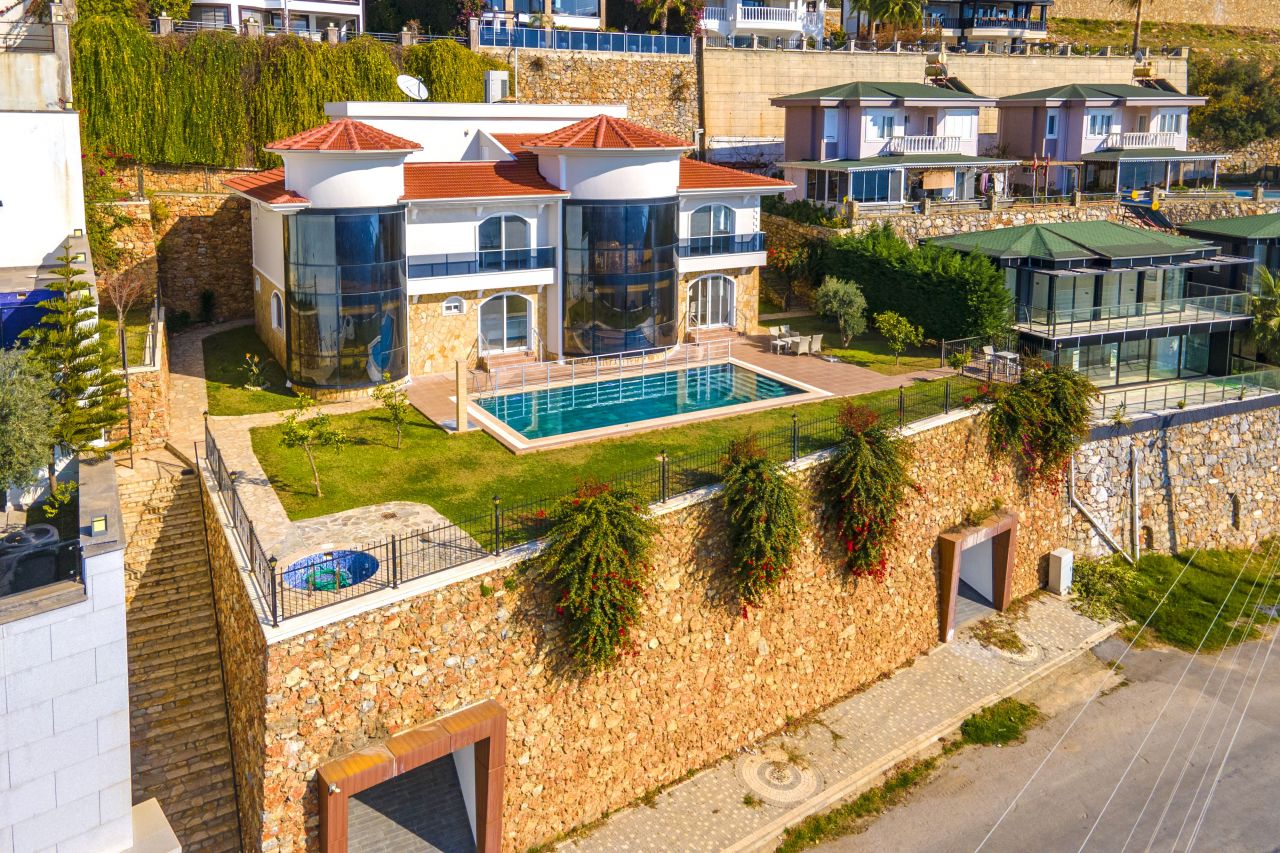 Villa in Alanya, Turkey, 580 sq.m - picture 1