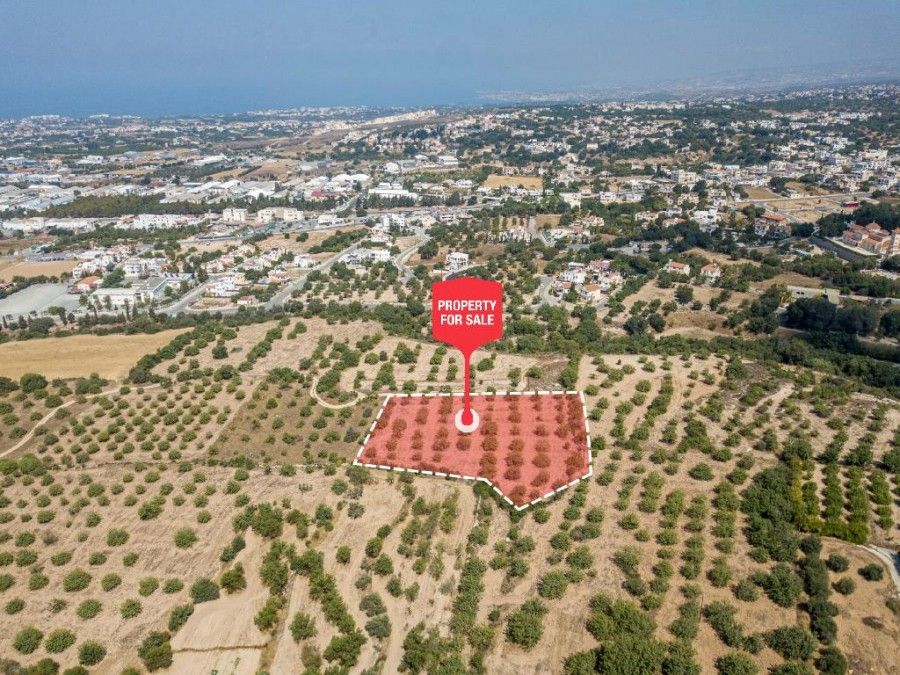 Grundstück in Paphos, Zypern, 5 686 m2 - Foto 1