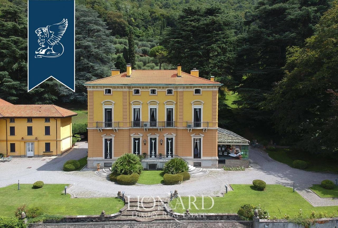 Villa en Bérgamo, Italia, 1 200 m2 - imagen 1