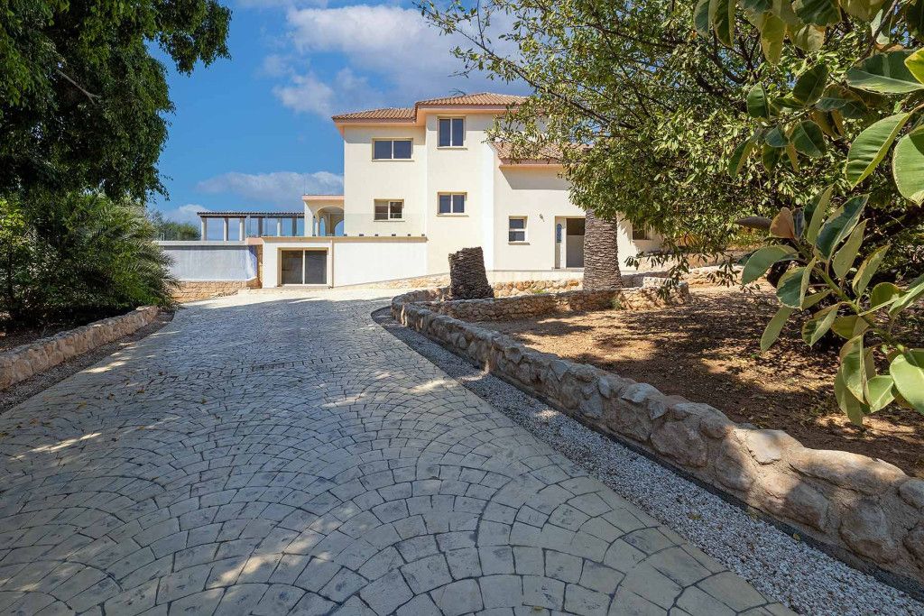 Villa in Paphos, Cyprus, 320 sq.m - picture 1
