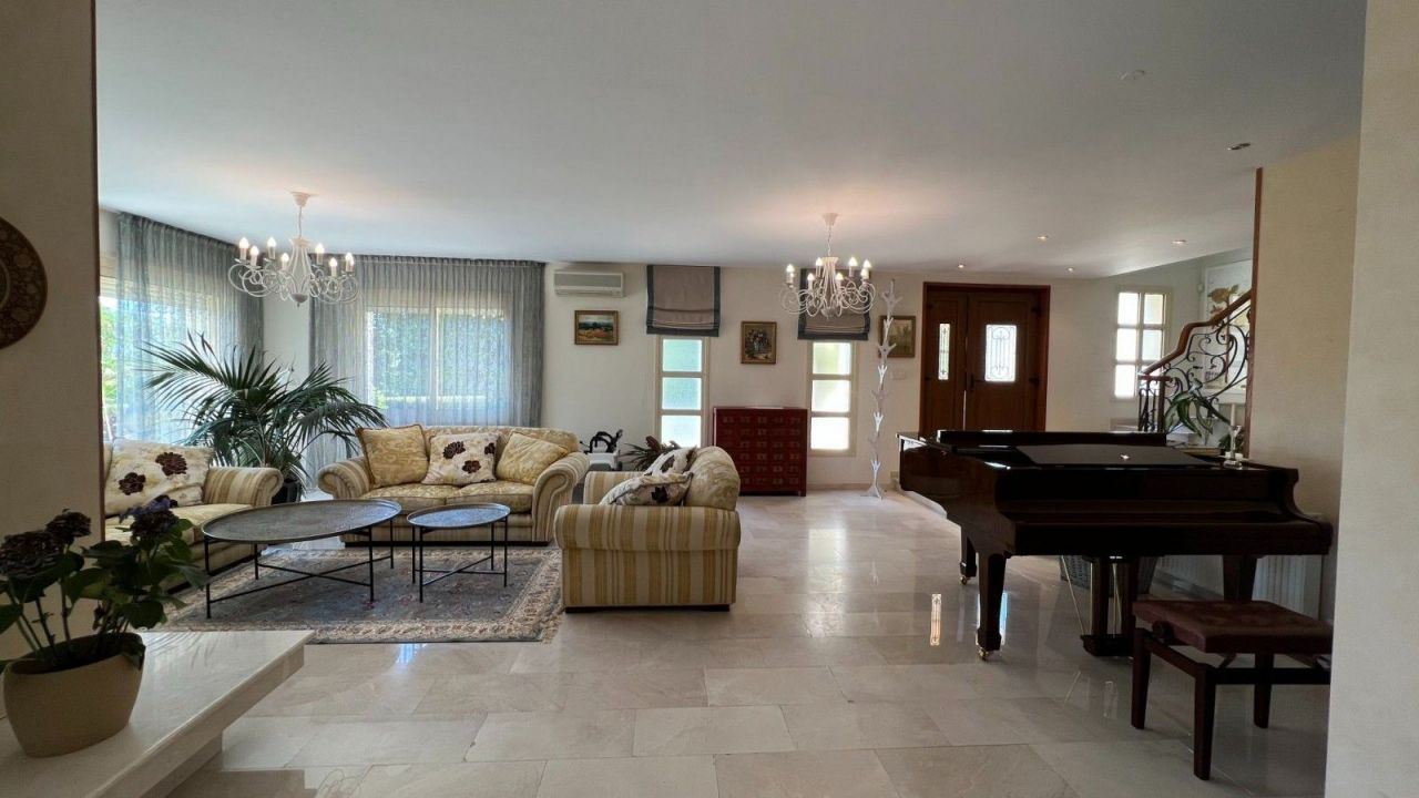 Villa in Limassol, Cyprus, 495 sq.m - picture 1