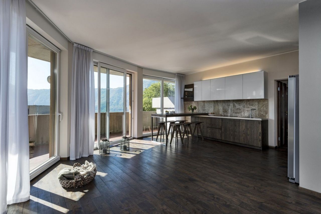 Apartment in Campione d'Italia, Italien, 149 m2 - Foto 1