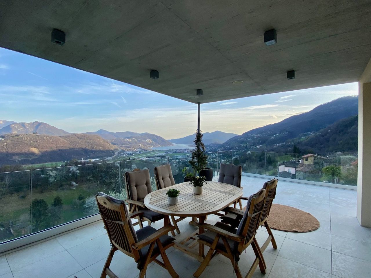 Villa in Lugano, Switzerland, 660 sq.m - picture 1