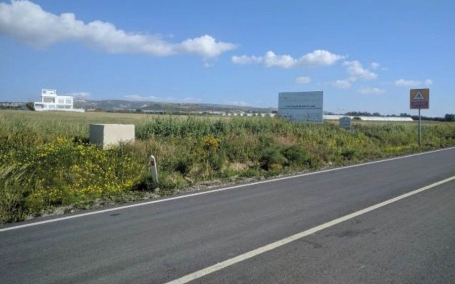 Land in Larnaca, Cyprus, 16 194 sq.m - picture 1
