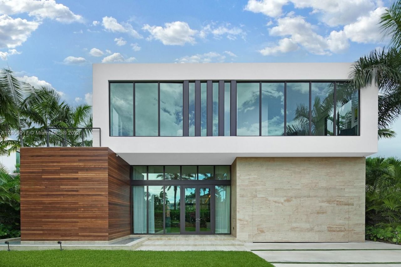 Villa à Miami, États-Unis, 600 m2 - image 1