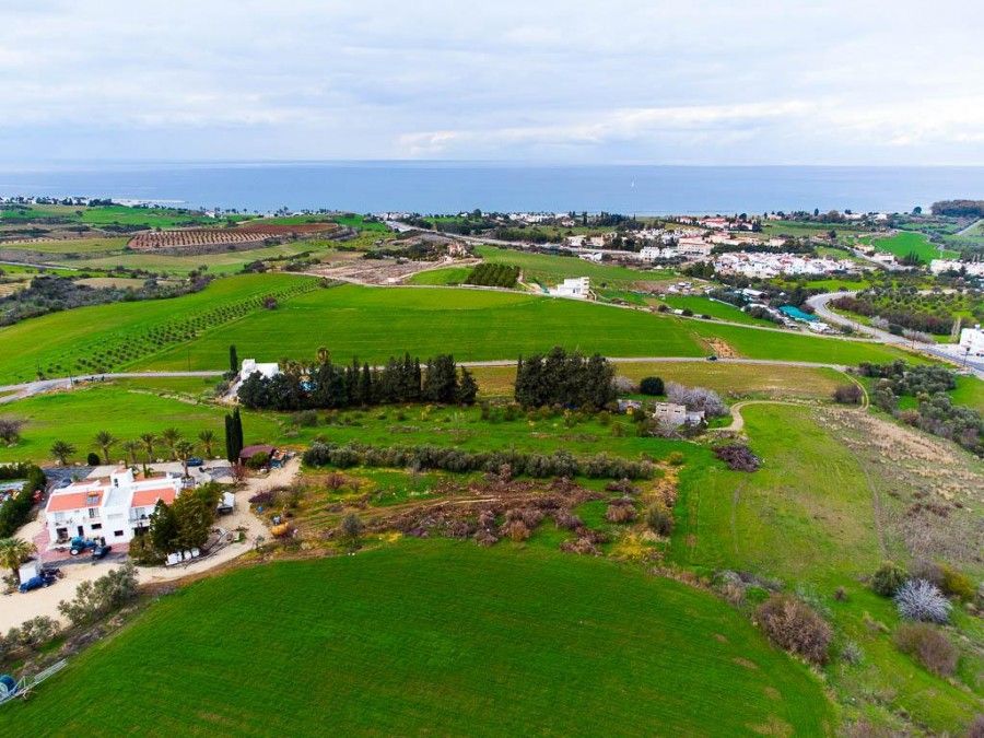 Land in Paphos, Cyprus, 9 700 sq.m - picture 1