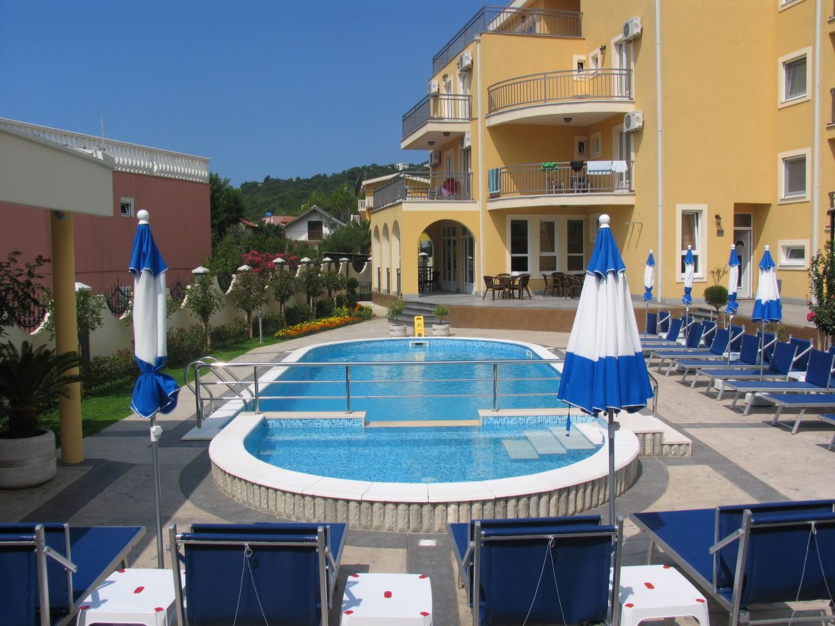 Hotel in Sutomore, Montenegro, 1 069 sq.m - picture 1