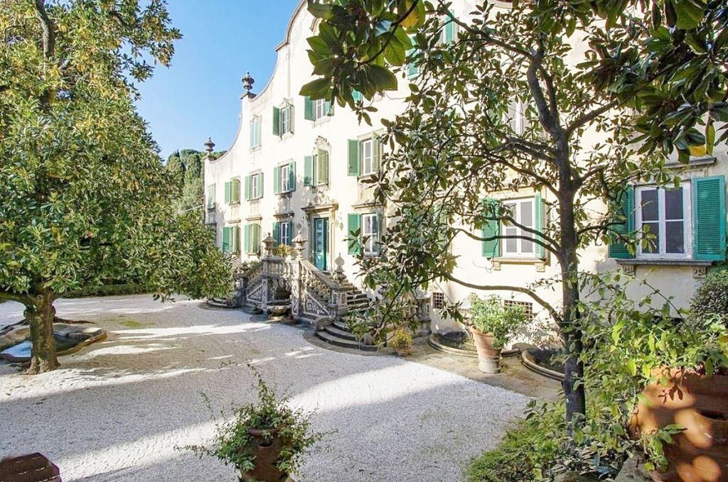 Mansion in Massarosa, Italy, 1 180 sq.m - picture 1