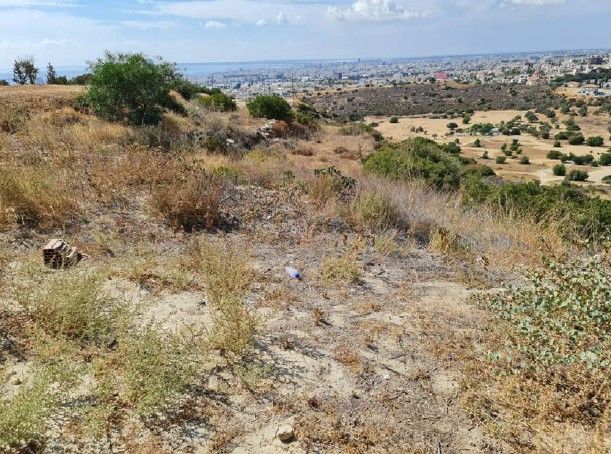 Land in Limassol, Cyprus, 3 106 sq.m - picture 1
