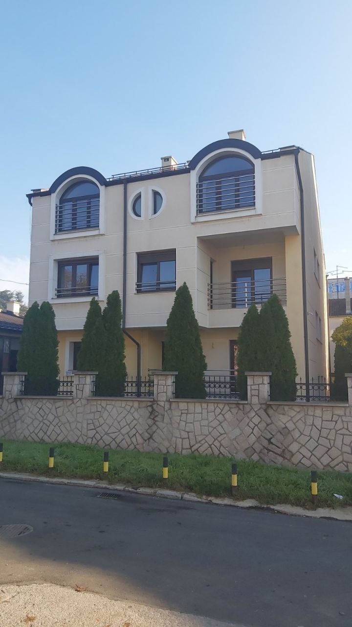 Villa à Belgrade, Serbie, 700 m2 - image 1