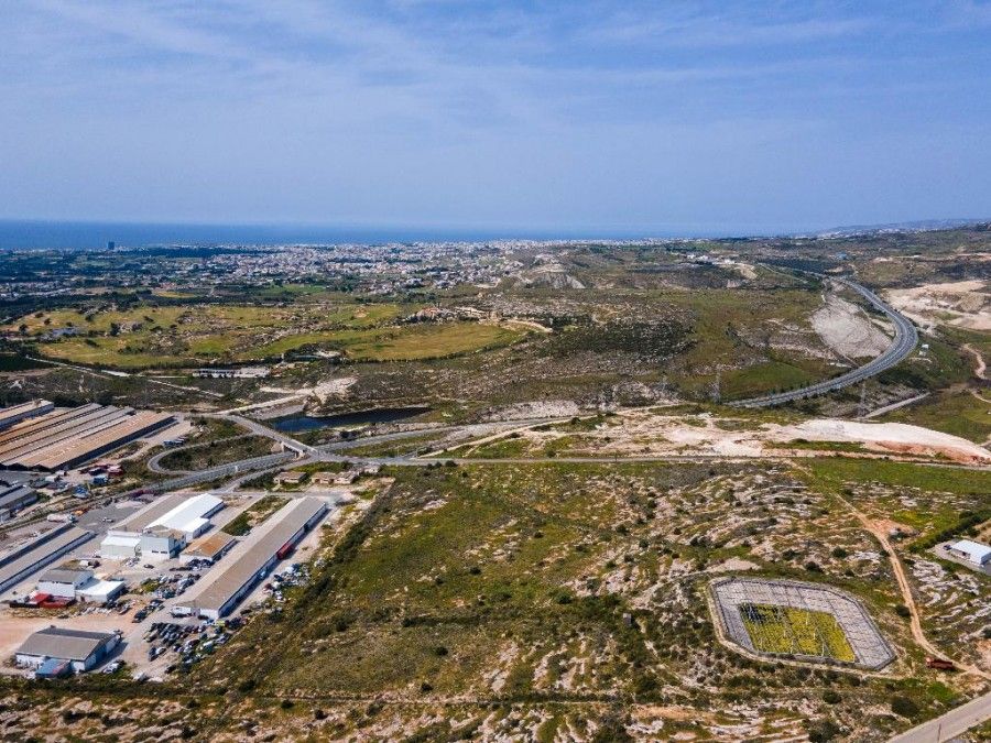 Land in Paphos, Cyprus, 133 129 sq.m - picture 1