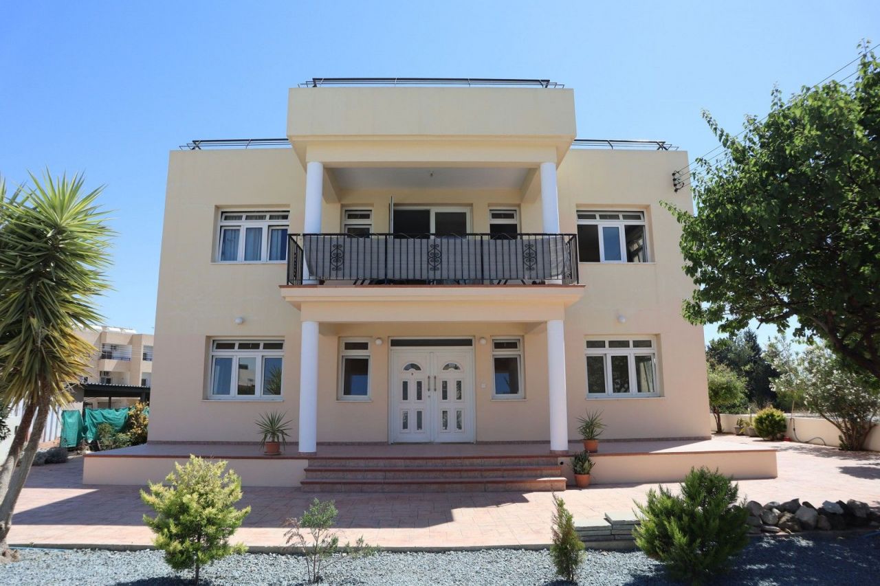 Villa en Lárnaca, Chipre - imagen 1