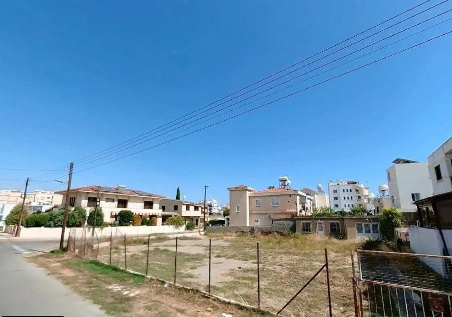 Grundstück in Larnaka, Zypern, 729 m2 - Foto 1