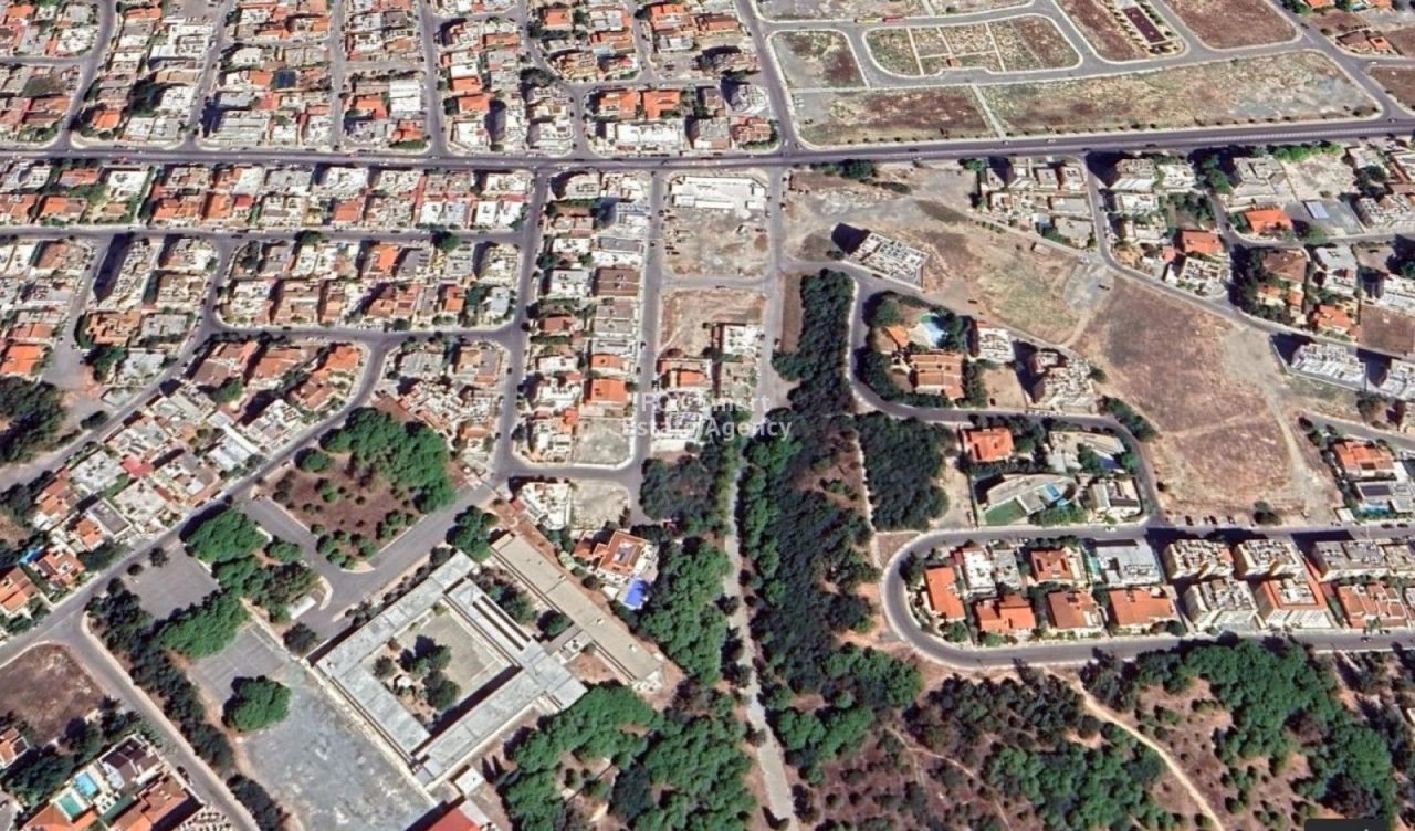 Terreno en Lárnaca, Chipre, 1 037 m2 - imagen 1