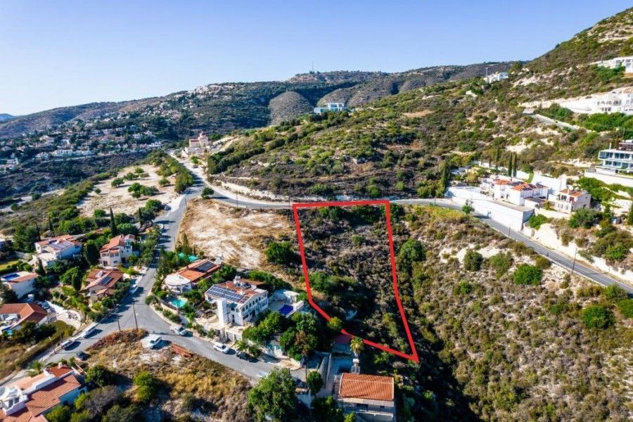 Land in Paphos, Cyprus, 3 345 sq.m - picture 1