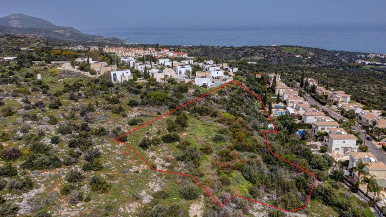 Land in Paphos, Cyprus, 12 291 sq.m - picture 1