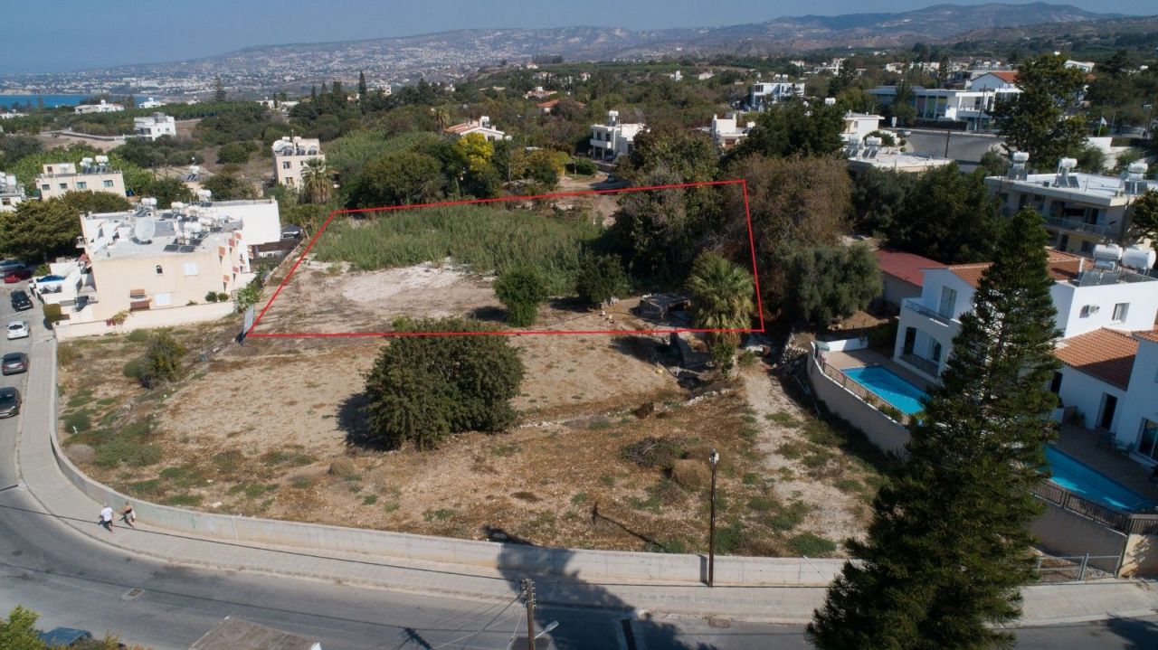 Land in Paphos, Cyprus, 2 877 sq.m - picture 1