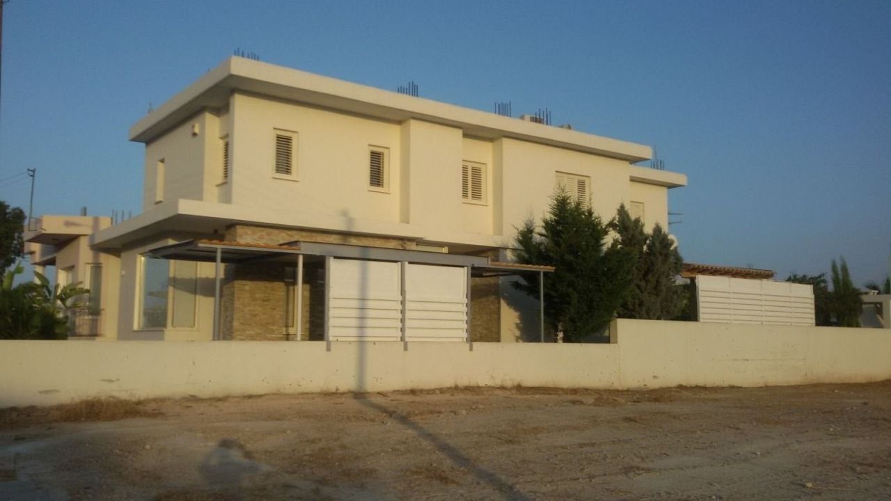 Villa in Larnaca, Cyprus, 244 m² - picture 1