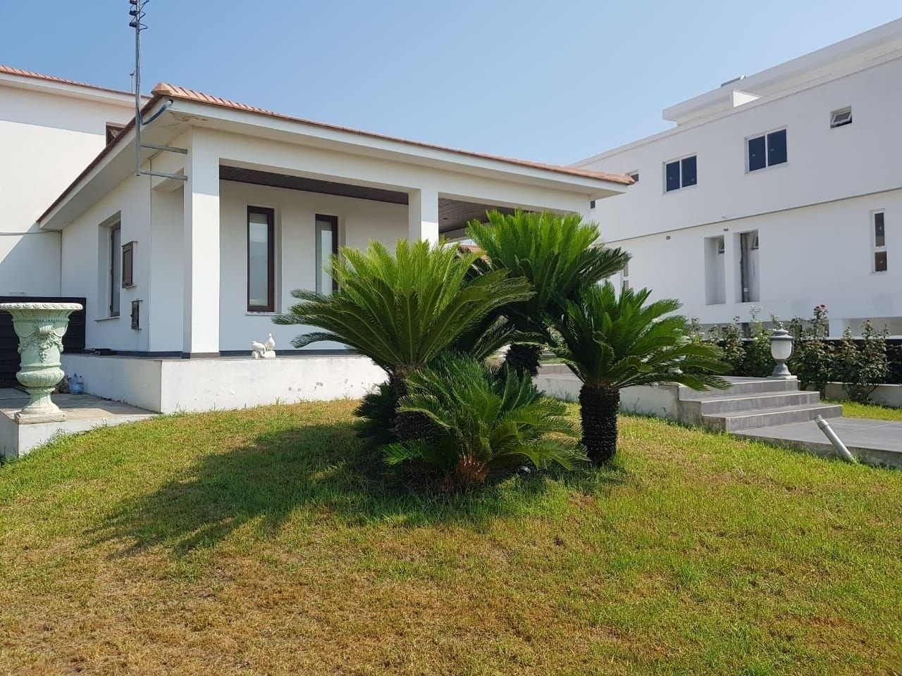 Villa in Larnaca, Cyprus, 460 sq.m - picture 1