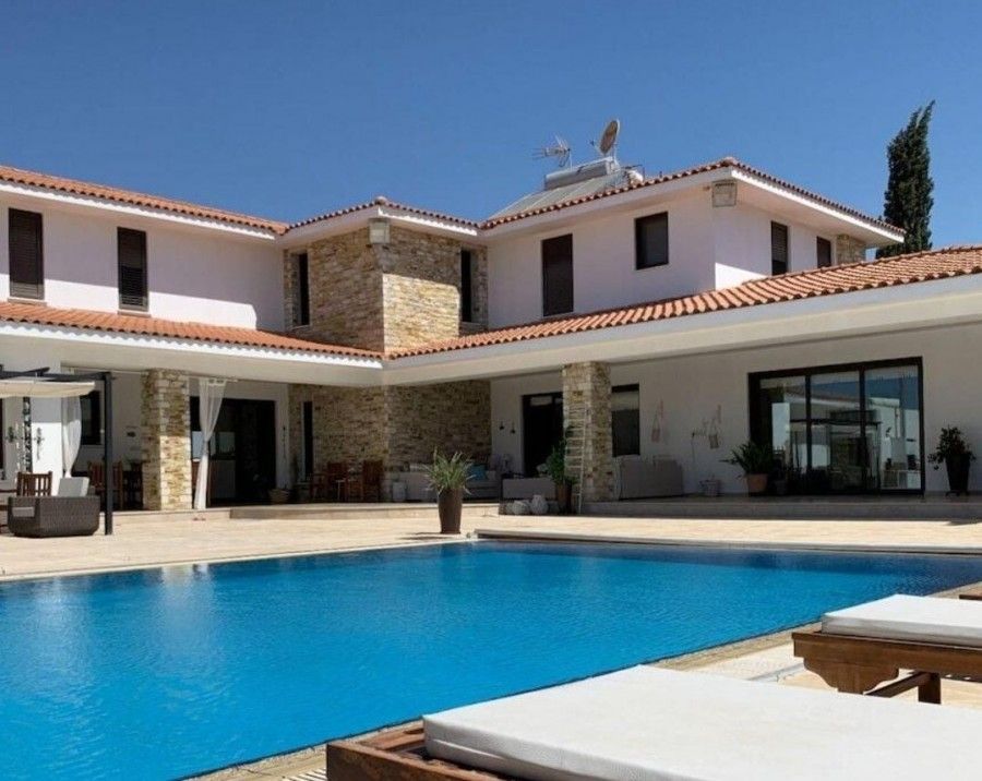 Villa in Larnaca, Cyprus, 470 sq.m - picture 1