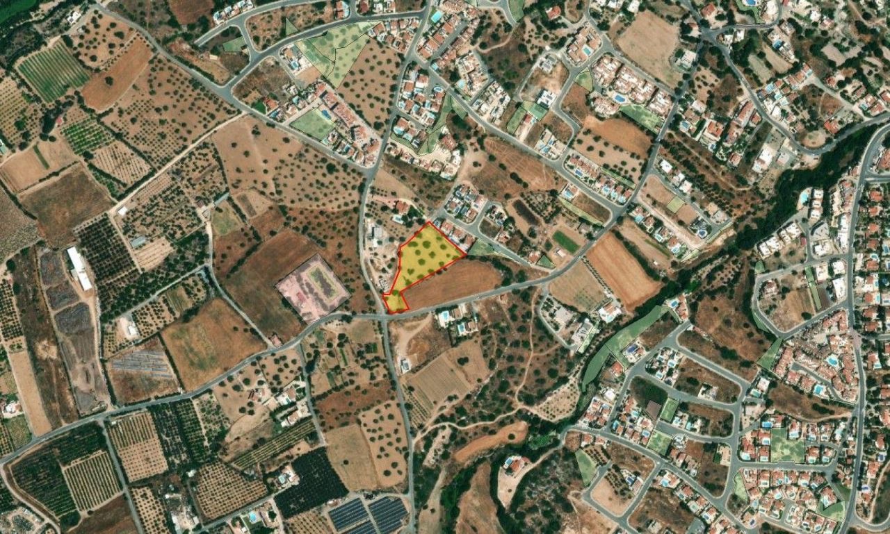 Land in Paphos, Cyprus, 7 693 sq.m - picture 1