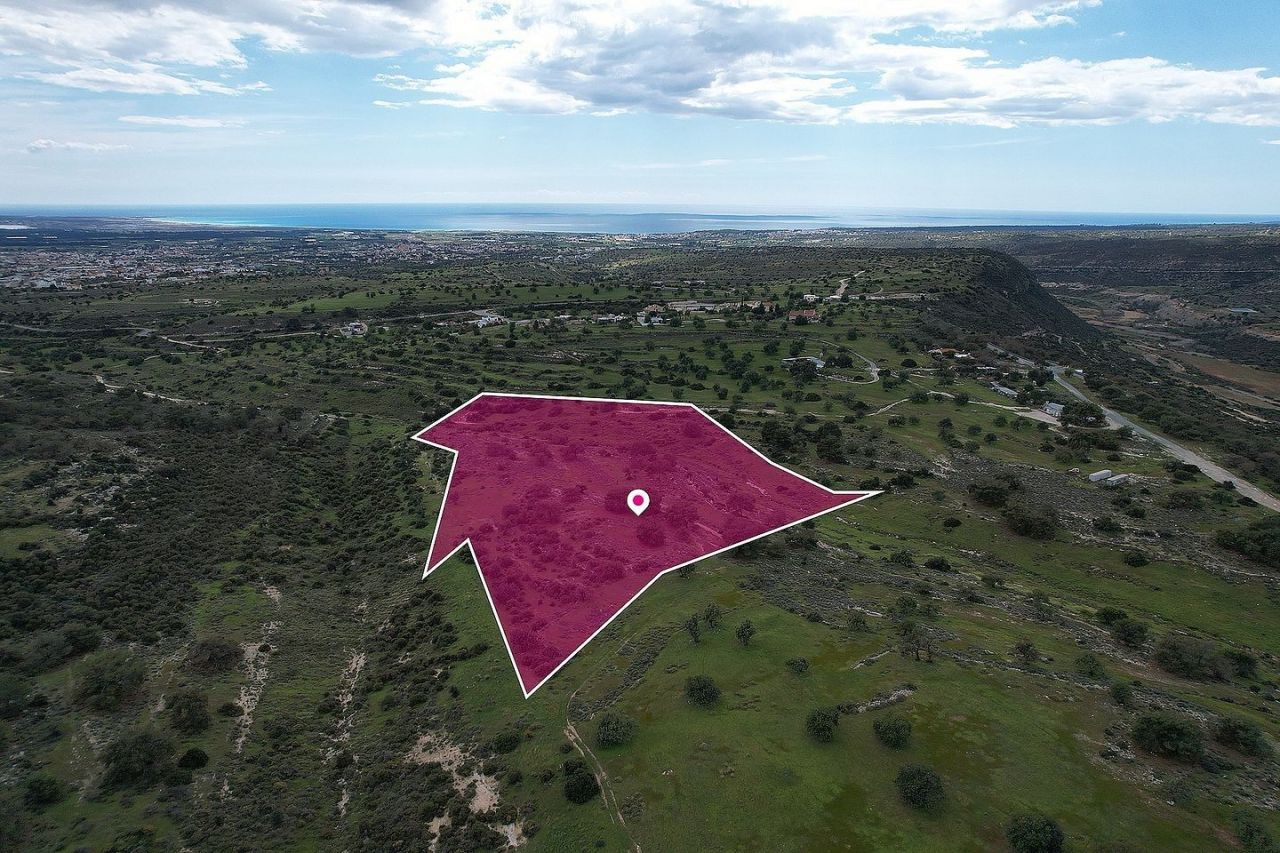 Land in Limassol, Cyprus, 35 118 sq.m - picture 1