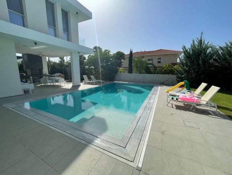 Villa in Larnaca, Cyprus, 401 sq.m - picture 1