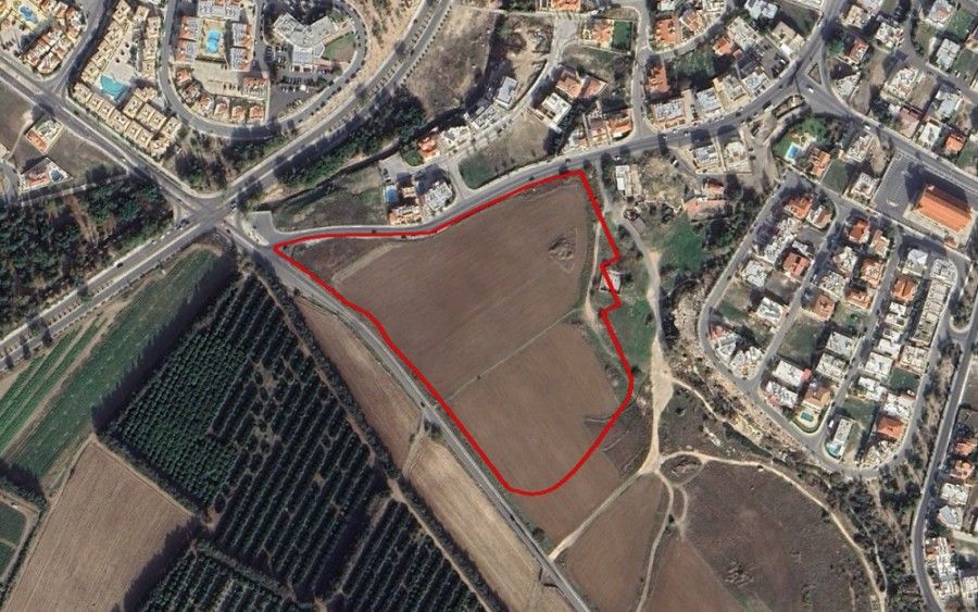 Land in Paphos, Cyprus, 15 066 sq.m - picture 1