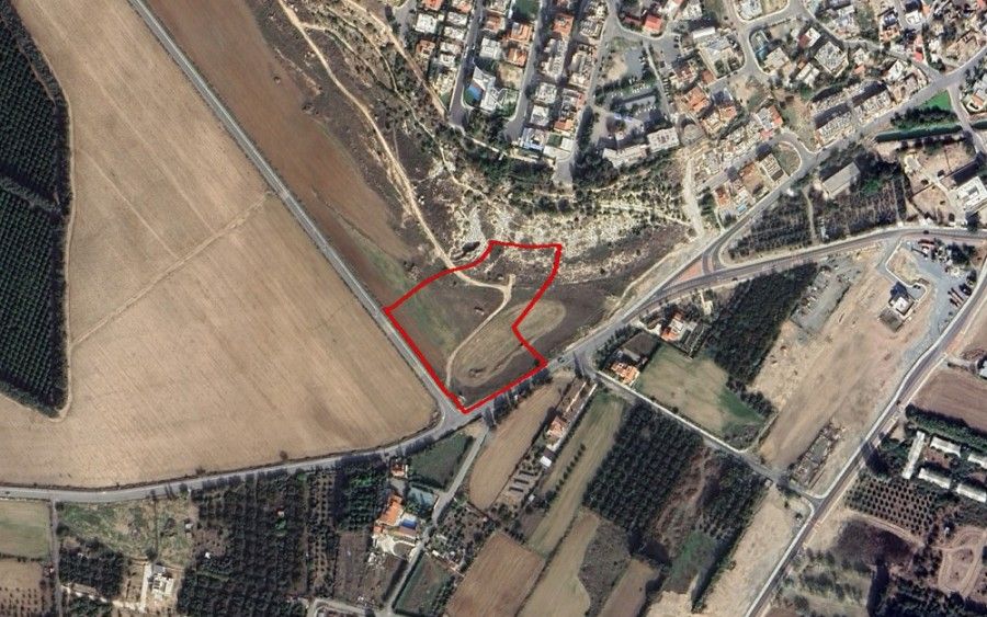 Land in Paphos, Cyprus, 14 394 sq.m - picture 1