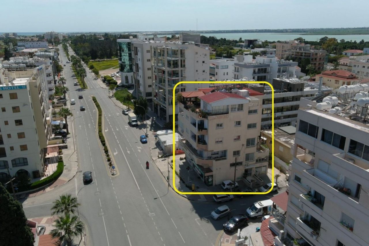 Propiedad comercial en Lárnaca, Chipre, 815 m2 - imagen 1