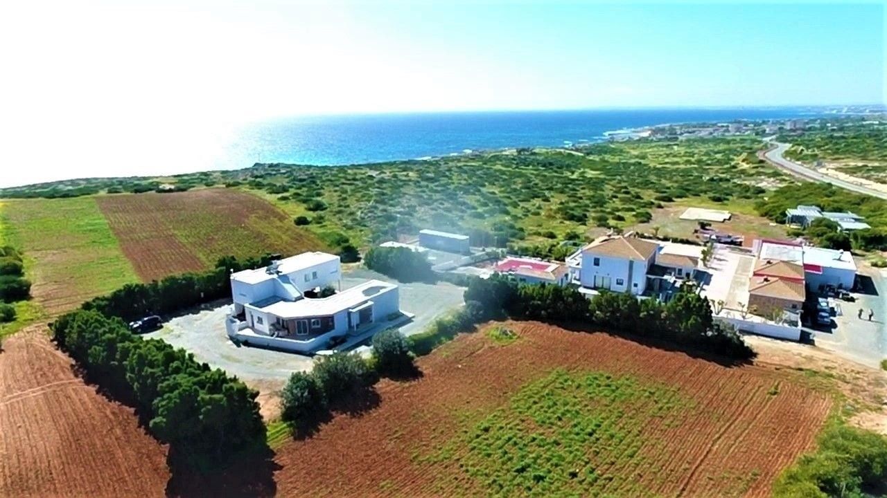 Villa in Protaras, Cyprus, 330 sq.m - picture 1
