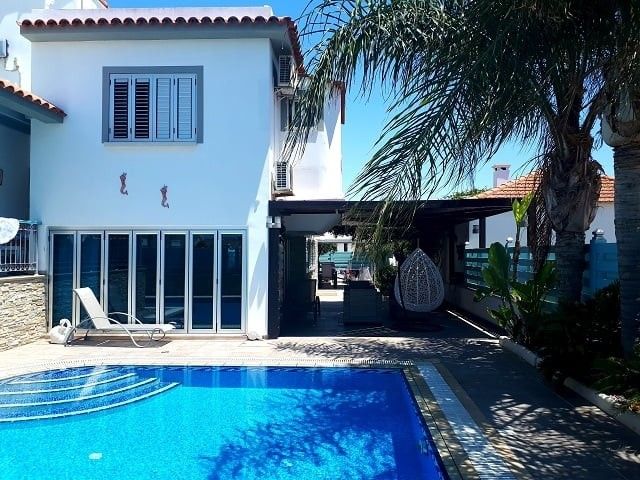 Villa in Larnaca, Cyprus, 410 sq.m - picture 1