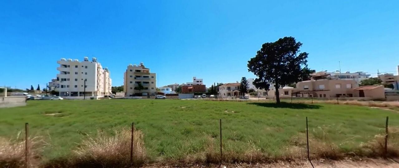 Grundstück in Larnaka, Zypern, 614 m2 - Foto 1