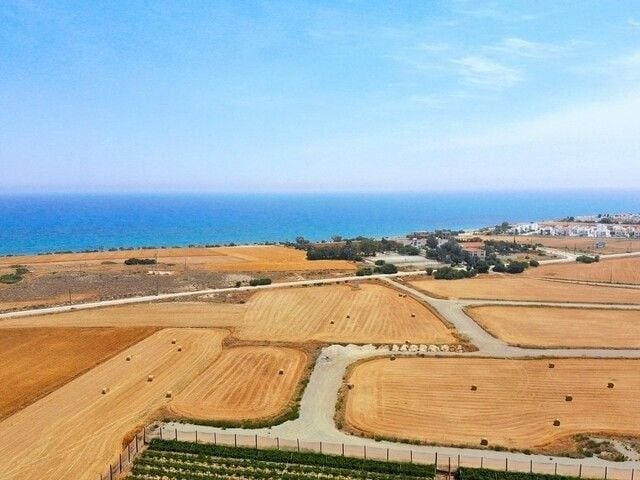Terrain à Larnaca, Chypre, 17 401 m2 - image 1